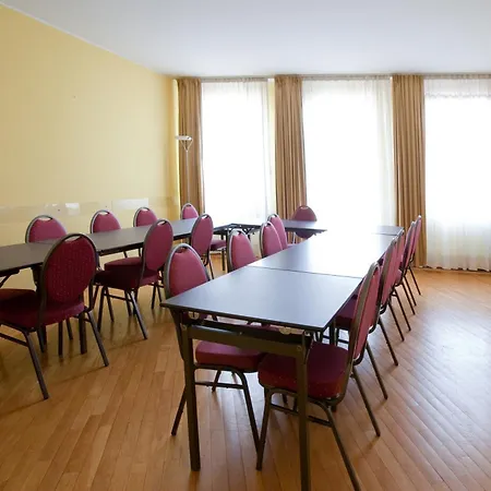 瓦布仁达酒店 利梅纳