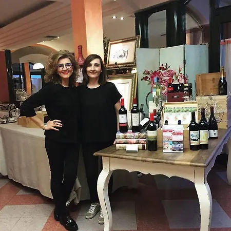 瓦布仁达酒店 3* 利梅纳